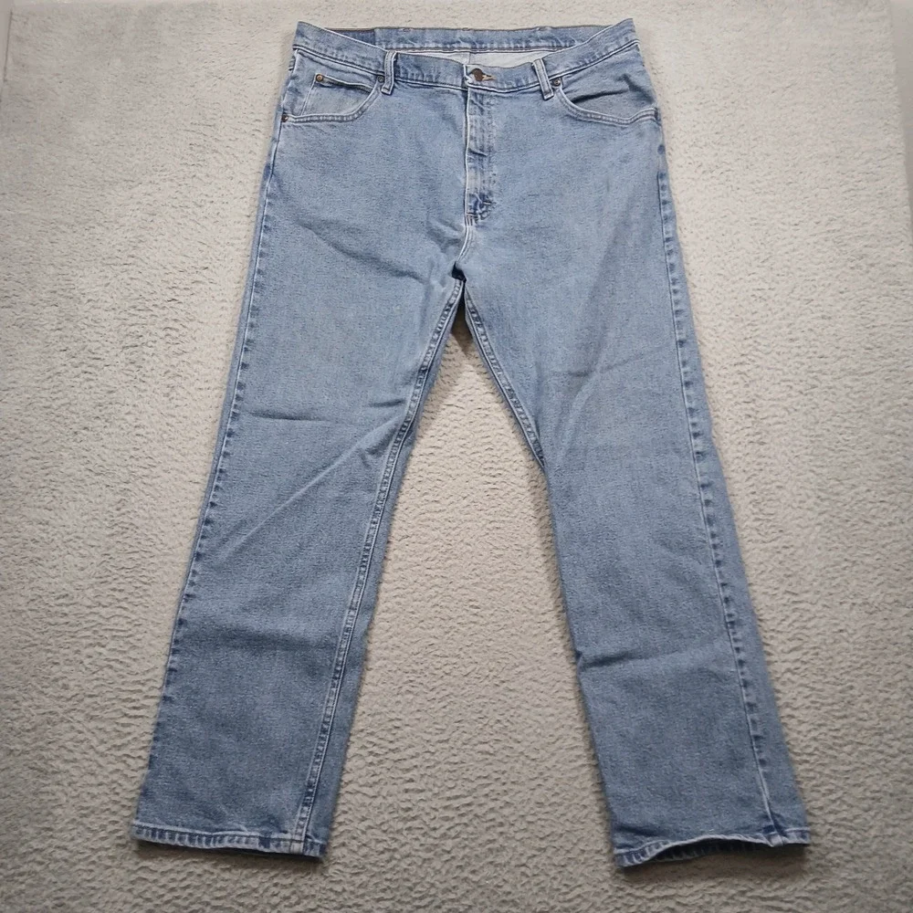Wrangler Premium Quality Jeans Men's 38x30 Light Wash Denim‎ Straight Leg